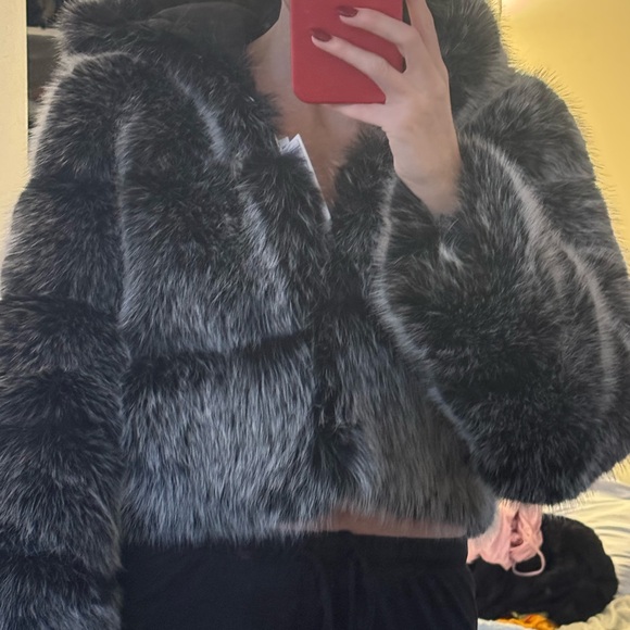 Faux fur coat - Picture 3 of 5